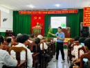Báo cáo viên hướng dẫn kỹ thuật chăm sóc cây lúa, cây đậu phộng