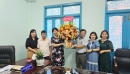 Ông Trần Kim Kha – Giám đốc Sở Khoa học và Công nghệ tỉnh Bình Định tặng hoa chúc mừng Liên hiệp Hội