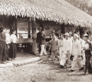 Chủ tịch Hồ Chí Minh thăm lại đình Tân Trào, nơi Người đã chù trì Quốc dân Đại hội, quyết định Tổng khởi nghĩa Tháng Tám năm 1945, bầu ra Ủy ban dân tộc giải phóng, ngày 20-3-1961 _Ảnh: TTXVN