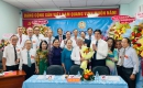 Ông Lâm Hải Giang - Phó Chủ tịch UBND tỉnh tặng hoa chúc mừng Ban Chấp hành Hội Cựu giáo chức tỉnh nhiệm kỳ 2025-2030