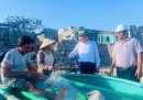 Chủ tịch UBND tỉnh Phạm Anh Tuấn (thứ 2 từ phải sang) đến thăm hỏi đời sống người dân xã Phù Mỹ Đông. Ảnh: T.D