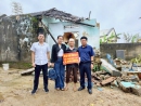 Hội Xây dựng tỉnh Gia Lai trao 5 triệu đồng hỗ trợ gia đình bà Phạm Thị Vạn (phường Quy Nhơn Bắc)