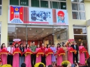 Các đại biểu dự cắt băng khai mạc Trưng bày tài liệu lưu trữ