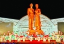 Tượng đài Nguyễn Sinh Sắc - Nguyễn Tất Thành tại Quảng Trường Nguyễn Tất Thành , Phường Quy Nhơn