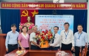 Lãnh đạo Trường Đại học Quy Nhơn trao lẵng hoa chúc mừng Liên hiệp Hội nhân Ngày Khoa học, Công nghệ và Đổi mới sáng tạo Việt Nam 18/5