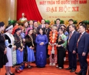 Bà Bùi Thị Minh Hoài, Ủy viên Bộ Chính trị, Bí thư Trung ương Đảng, Chủ tịch Ủy ban Trung ương MTTQ Việt Nam trao đổi với đại biểu tham dự Đại hội