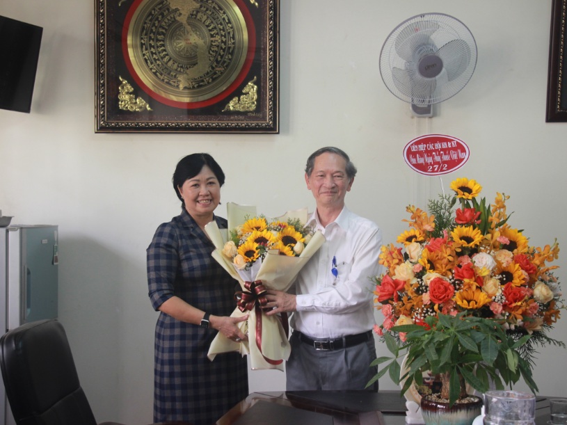 Tham chuc mung ngay Thay thuoc VN2
