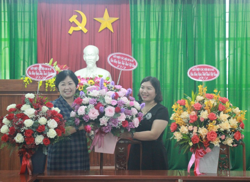Tham chuc mung ngay Thay thuoc VN7jpg