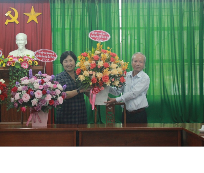 Tham chuc mung ngay Thay thuoc VN8