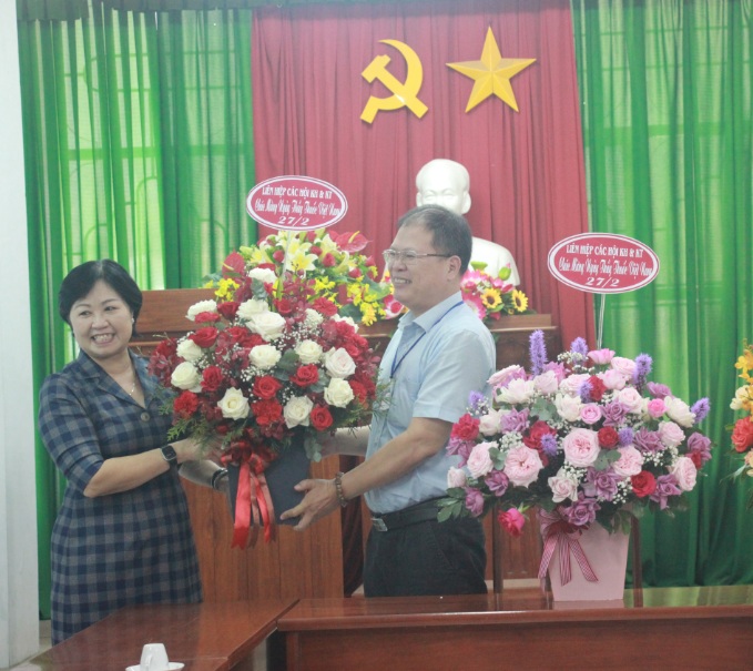 Tham chuc mung ngay Thay thuoc VN9