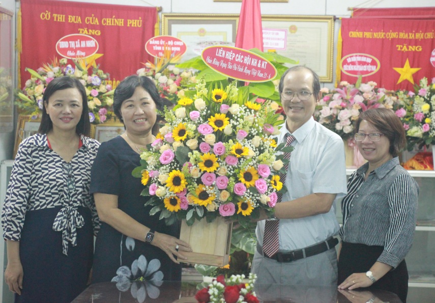 tham cq bao chi1
