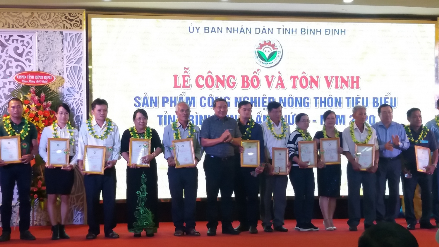 Trao quyết định công nhận cho các sản phẩm công nghiệp nông thôn tiêu biểu tỉnh Bình Định lần thứ VI, năm 2020