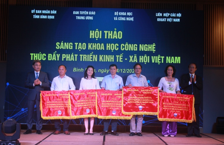 hoi thao sang tao2