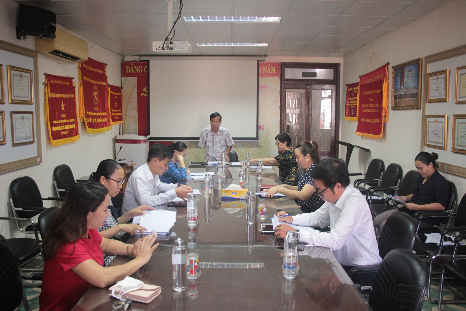 Quang cảnh cuộc họp