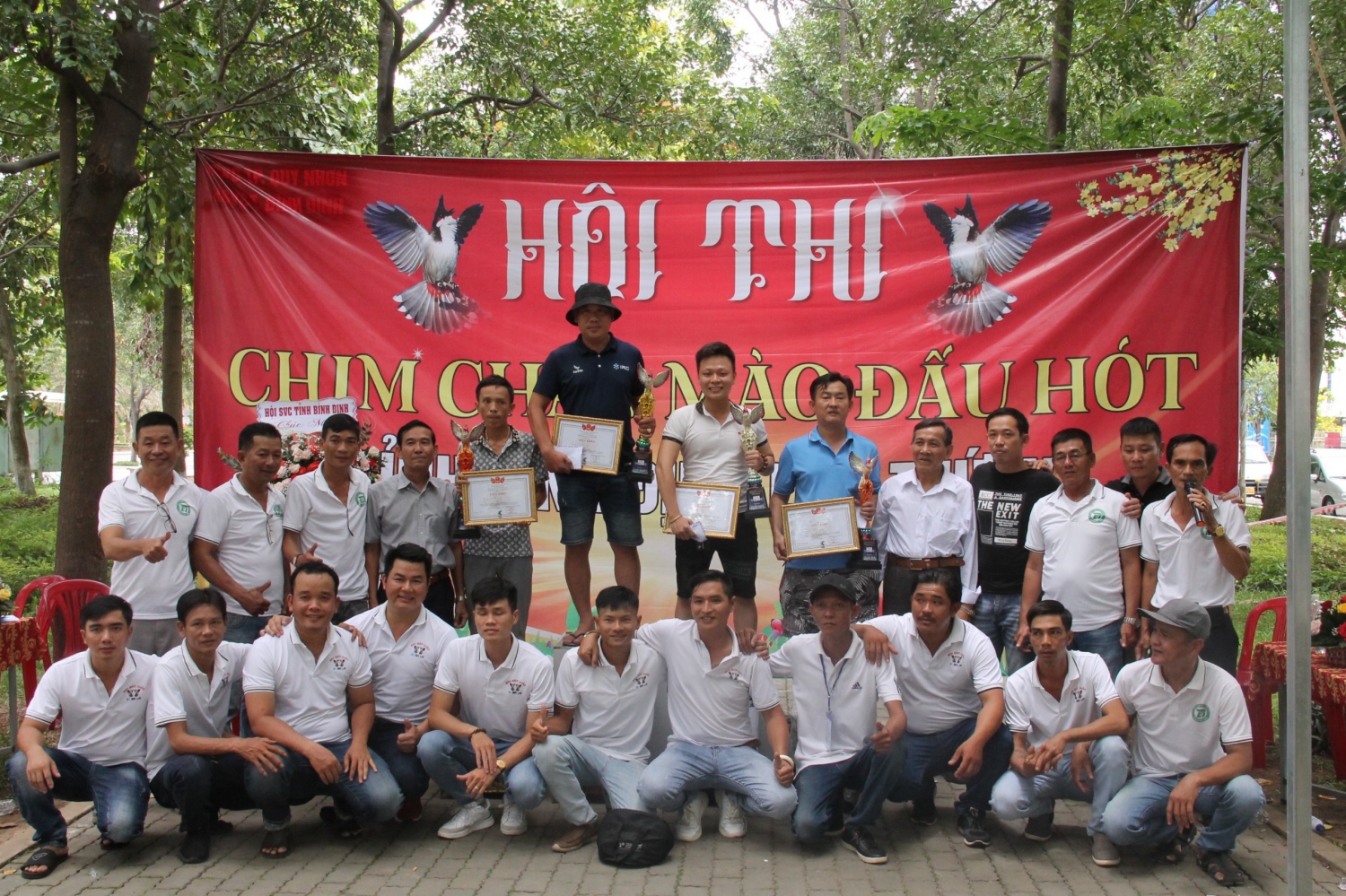 hoi thi tieng hot chim chao mao