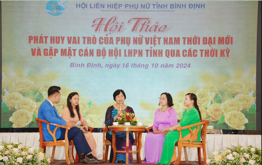 Các đại biểu chia sẻ các vấn đề liên quan công tác cán bộ nữ nói chung và cán bộ Hội nói riêng
