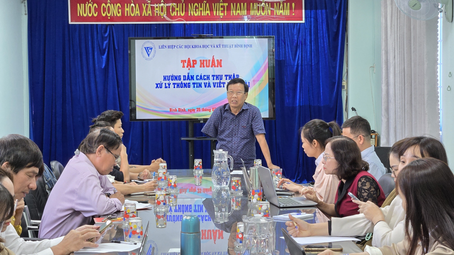 Ông Lê Văn Tâm - Phó Chủ tịch Liên hiệp các Hội KH&KT tỉnh phát biểu khai mạc lớp tập huấn