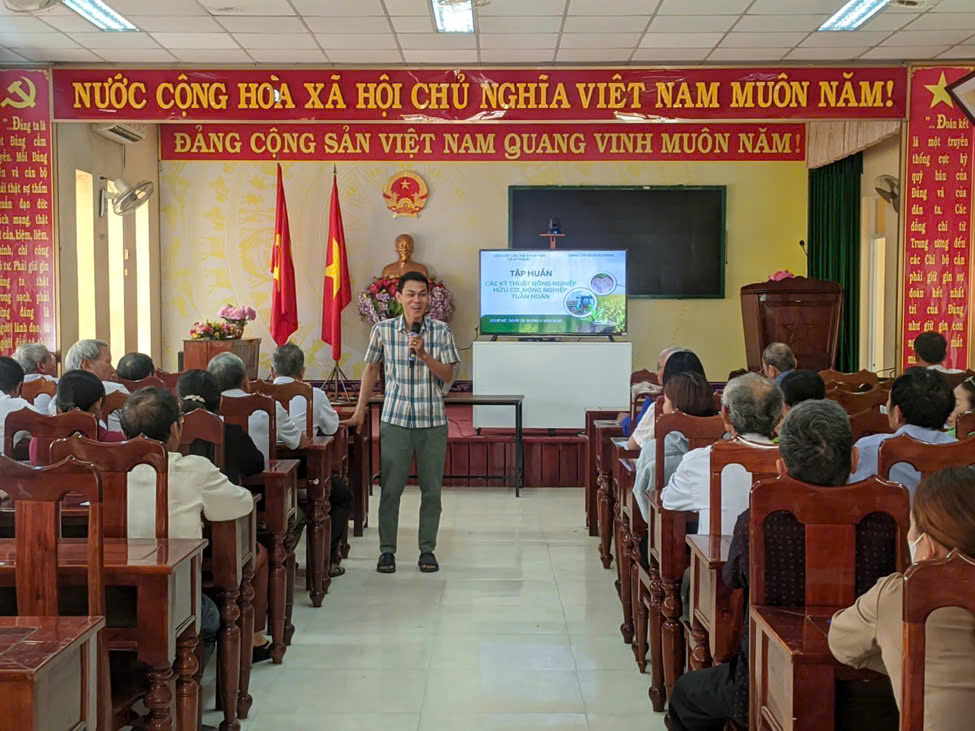 Quang cảnh lớp tập huấn