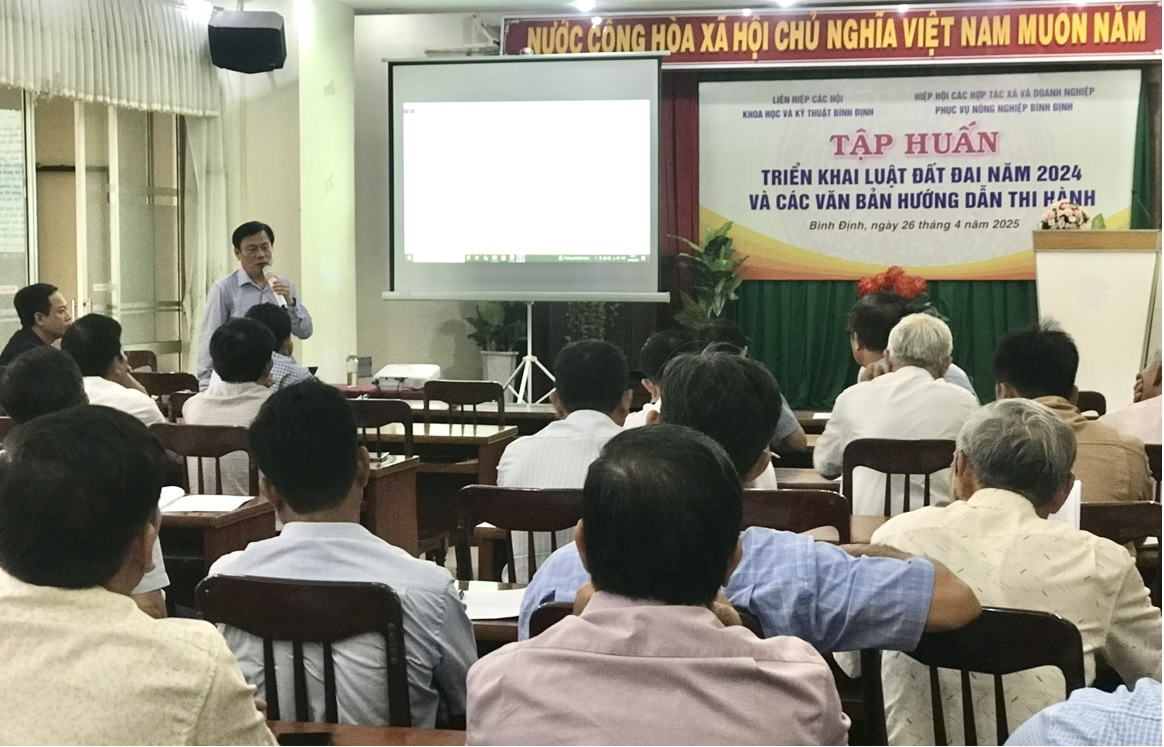 Quang cảnh lớp tập huấn