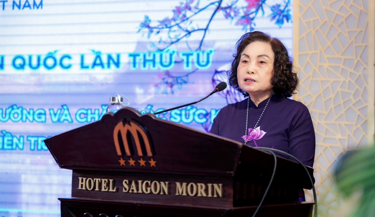 GS.TS Lê Thị Hợp, Chủ tịch Hội Nữ trí thức Việt Nam, phát biểu chào mừng Hội nghị