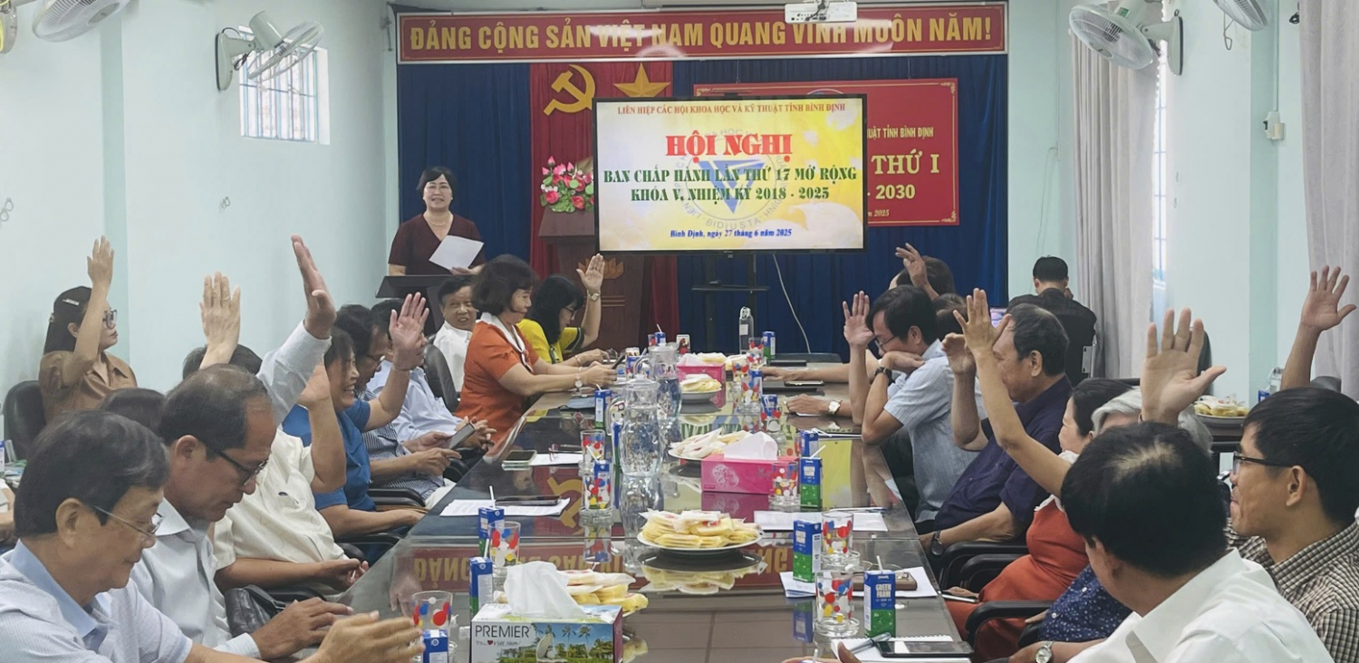 Hội nghị biểu quyết thông qua Nghị quyết