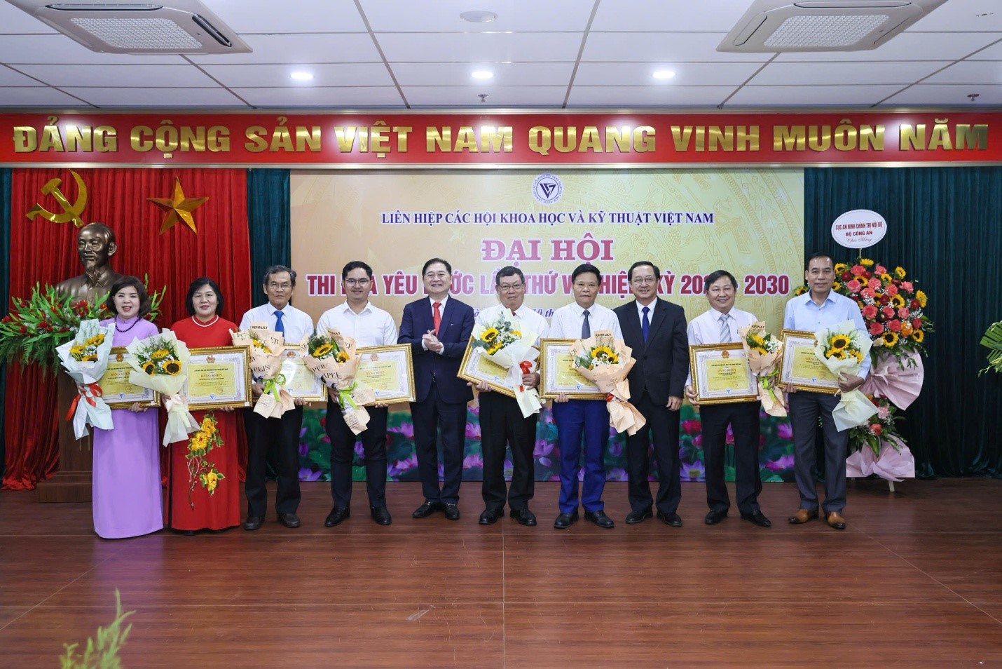 nhan bang khen cua lhh viet nam