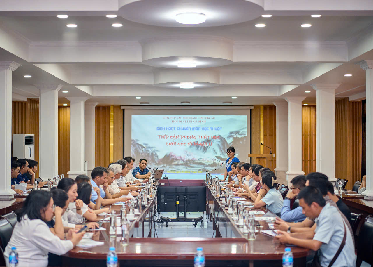 Quang cảnh buổi sinh hoạt chuyên đề