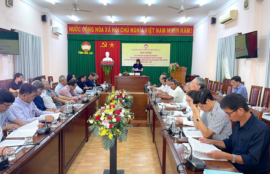 Uỷ ban MTTQVN tỉnh tổ chức lấy ý kiến góp ý Dự thảo Báo cáo chính trị trình Đại hội đại biểu Đảng bộ tỉnh lần thứ I, nhiệm kỳ 2025 – 2030 cho đại biểu là đại diện các hội thành viên, đội ngũ trí thức, nhân sĩ, trí thức, văn nghệ sĩ, chuyên gia trong tỉnh.