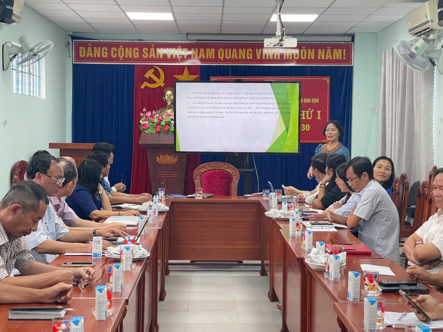 hoi nghi ban chap hanh 2
