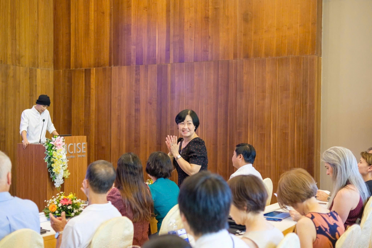 hoi thao vi khuan 1