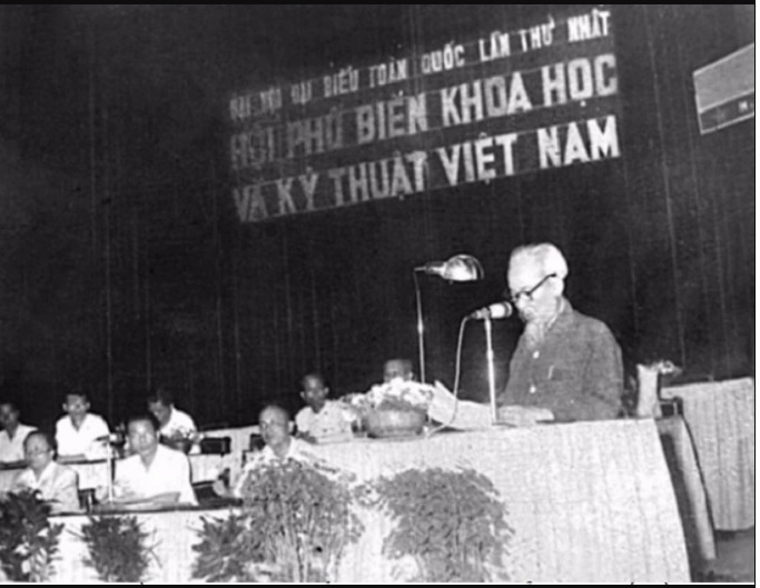 Chủ tịch Hồ Chí Minh phát biểu tại Đại hội đại biểu toàn quốc lần thứ I năm 1963. Ảnh: MST