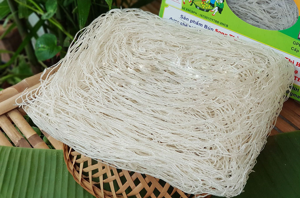 Bún song thằn khô sợi nhỏ, màu trắng đục. Ảnh sưu tầm