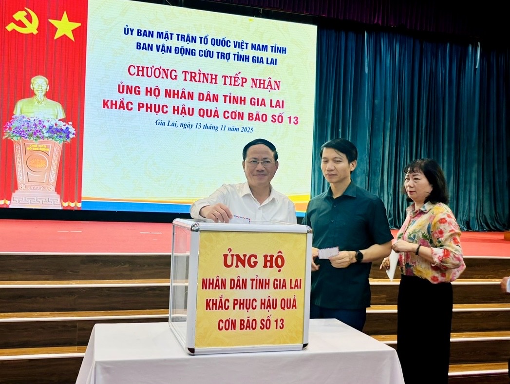 Lãnh đạo tỉnh Gia Lai ủng hộ khắc phục hậu quả bão số 13