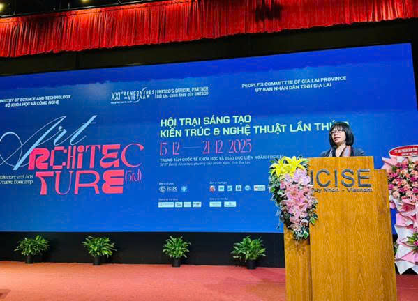 Phó chủ tịch UBND tỉnh - Nguyễn Thị Thanh Lịch phát biểu Khai mạc Hội trại