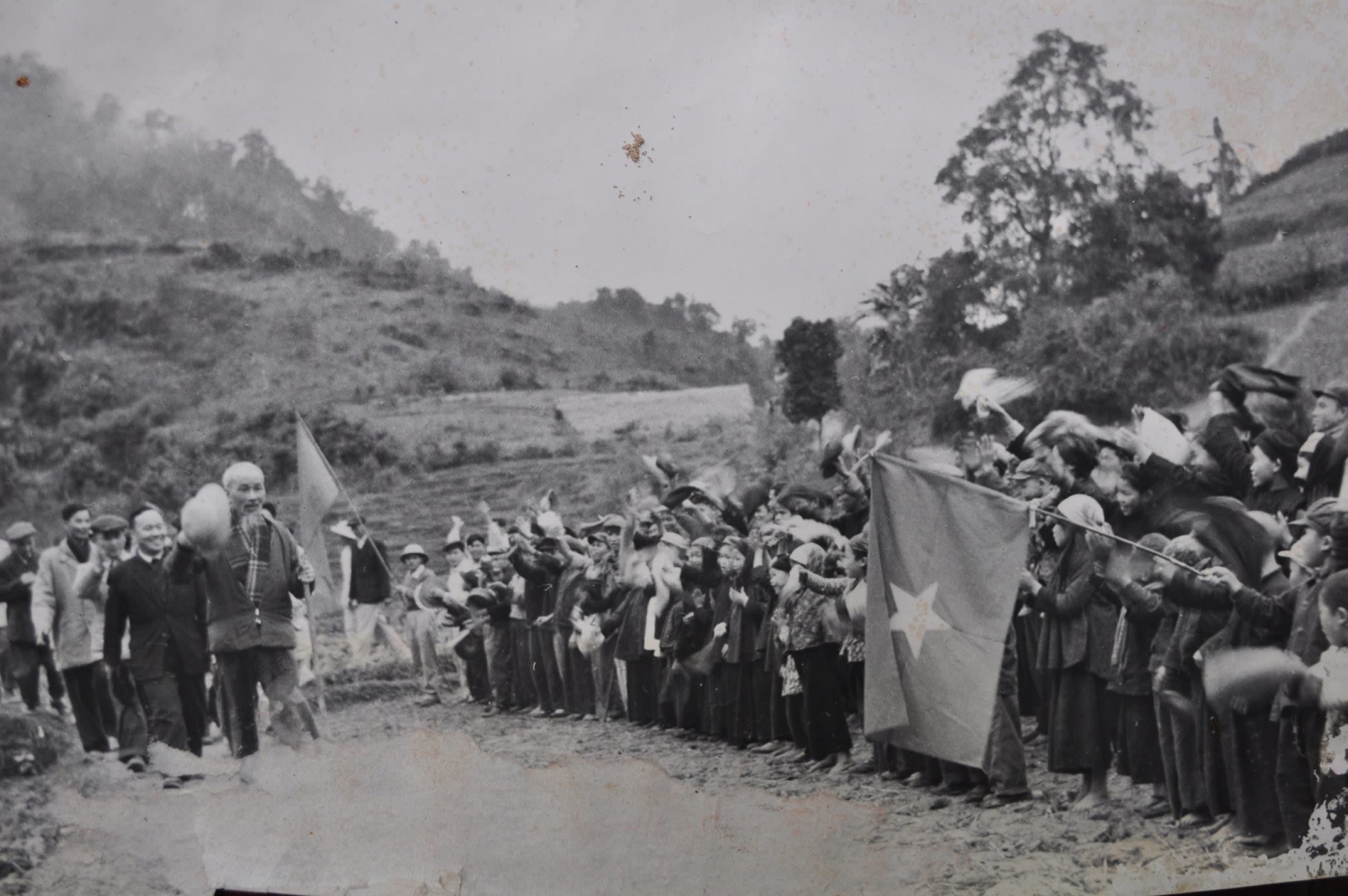 Bác Hồ về thăm nhân dân Pác Bó ngày 20 tháng 2 năm 1960