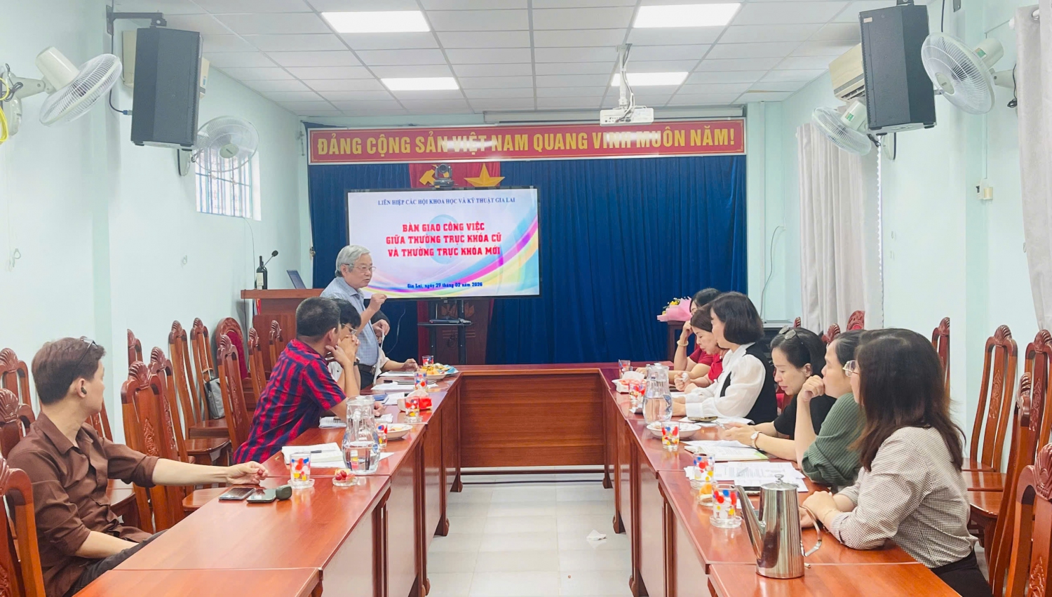 Quang cảnh buổi bàn giao công việc