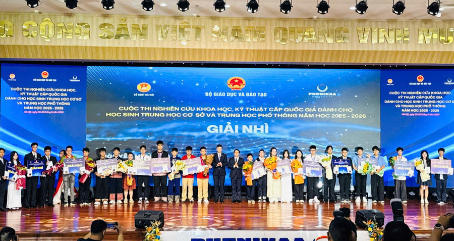 2 dự án của học sinh Trường THPT chuyên Hùng Vương đạt giải nhì tại cuộc thi nghiên cứu khoa học, kỹ thuật cấp quốc gia dành cho học sinh THCS và THPT năm học 2025-2026. Ảnh: Thanh Thảo