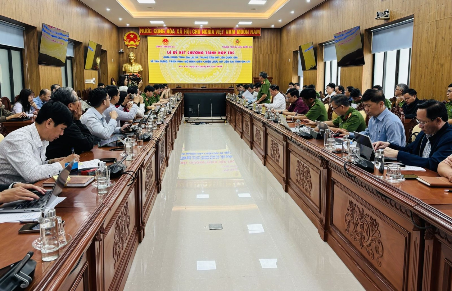 Ký kết chương trình hợp tác về xây dựng, triển khai mô hình điểm chiến lược dữ liệu tại Gia Lai