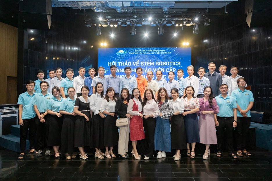 Hội thảo về STEM Robotist tại Trung tâm Quốc tế Khoa học và Giáo dục liên ngành - ICISE ở Quy Nhơn (Ảnh: H.T)