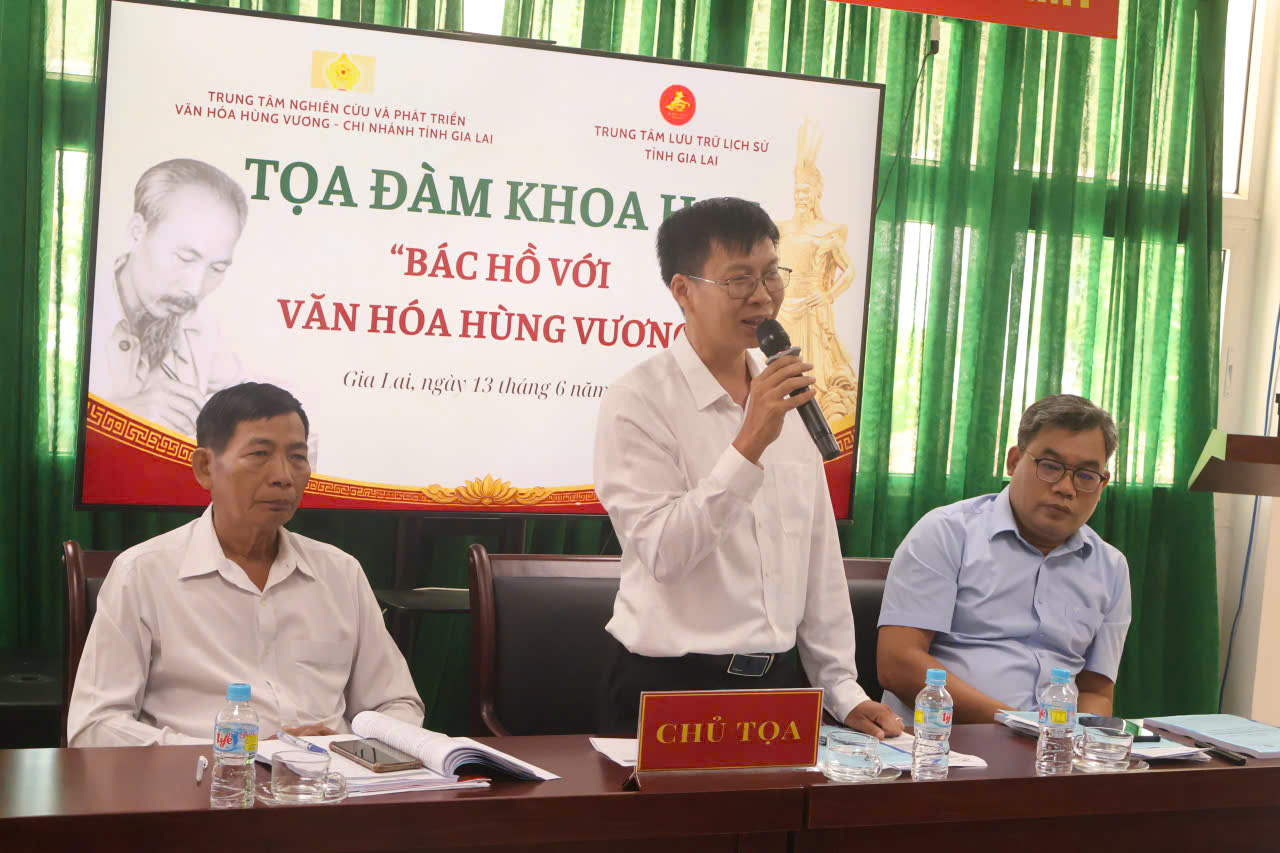 Quang cảnh Tọa đàm khoa học  "Bác Hồ với văn hóa Hùng Vương"