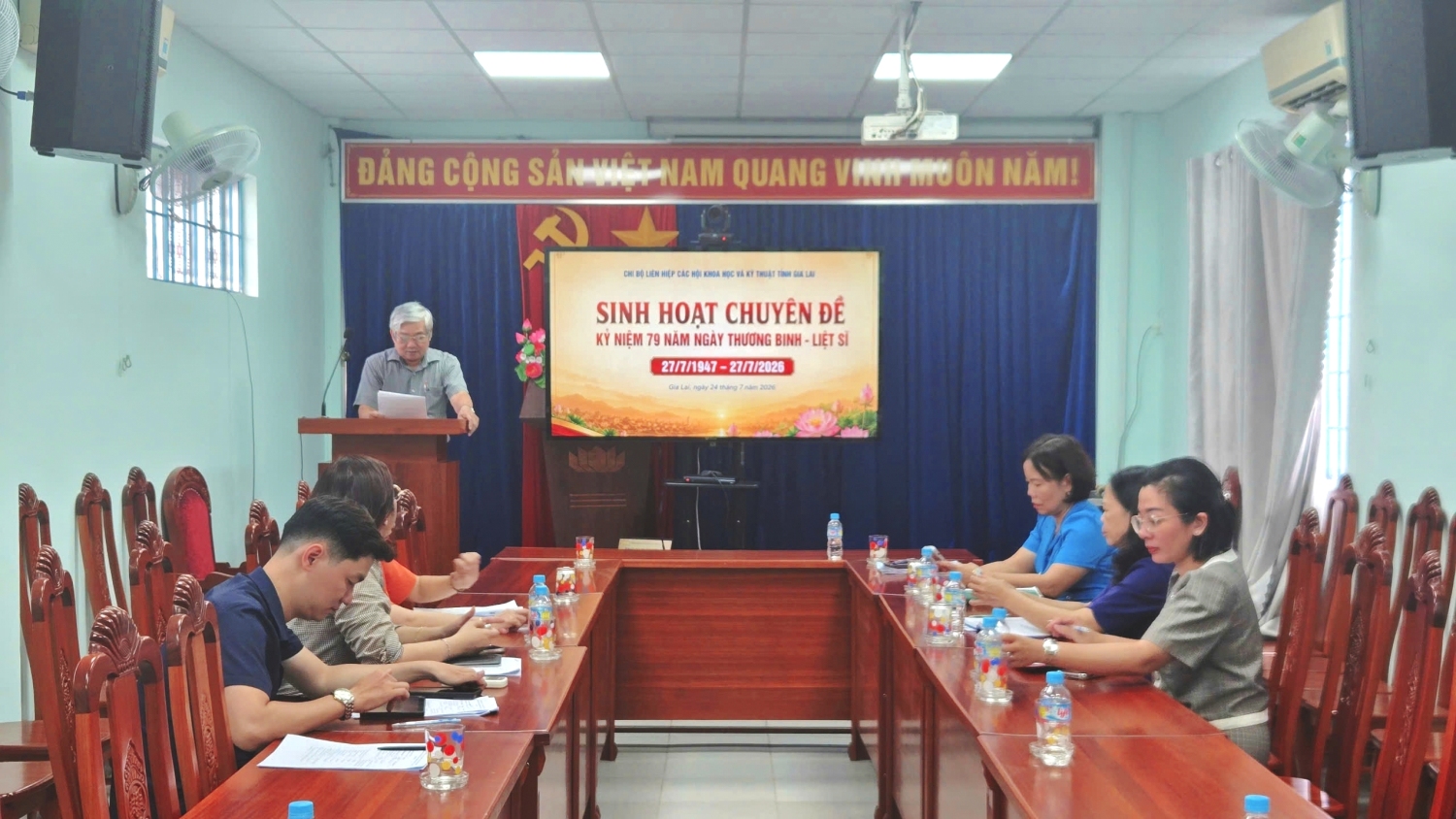 Quang cảnh buổi sinh hoạt chuyên đề