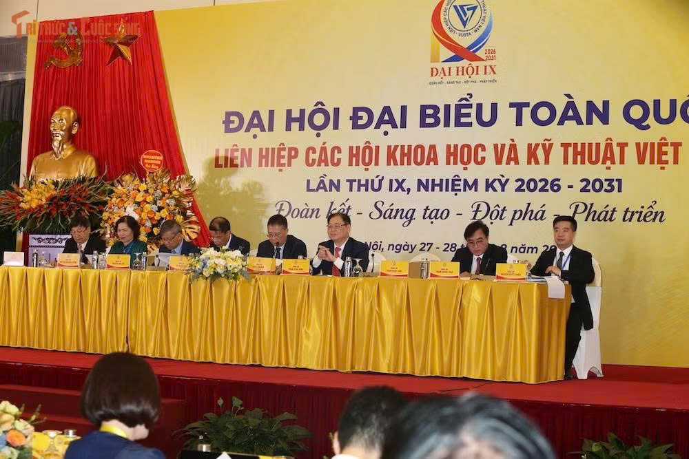 Đoàn Chủ tịch Đại hội IX Liên hiệp Hội Việt Nam.