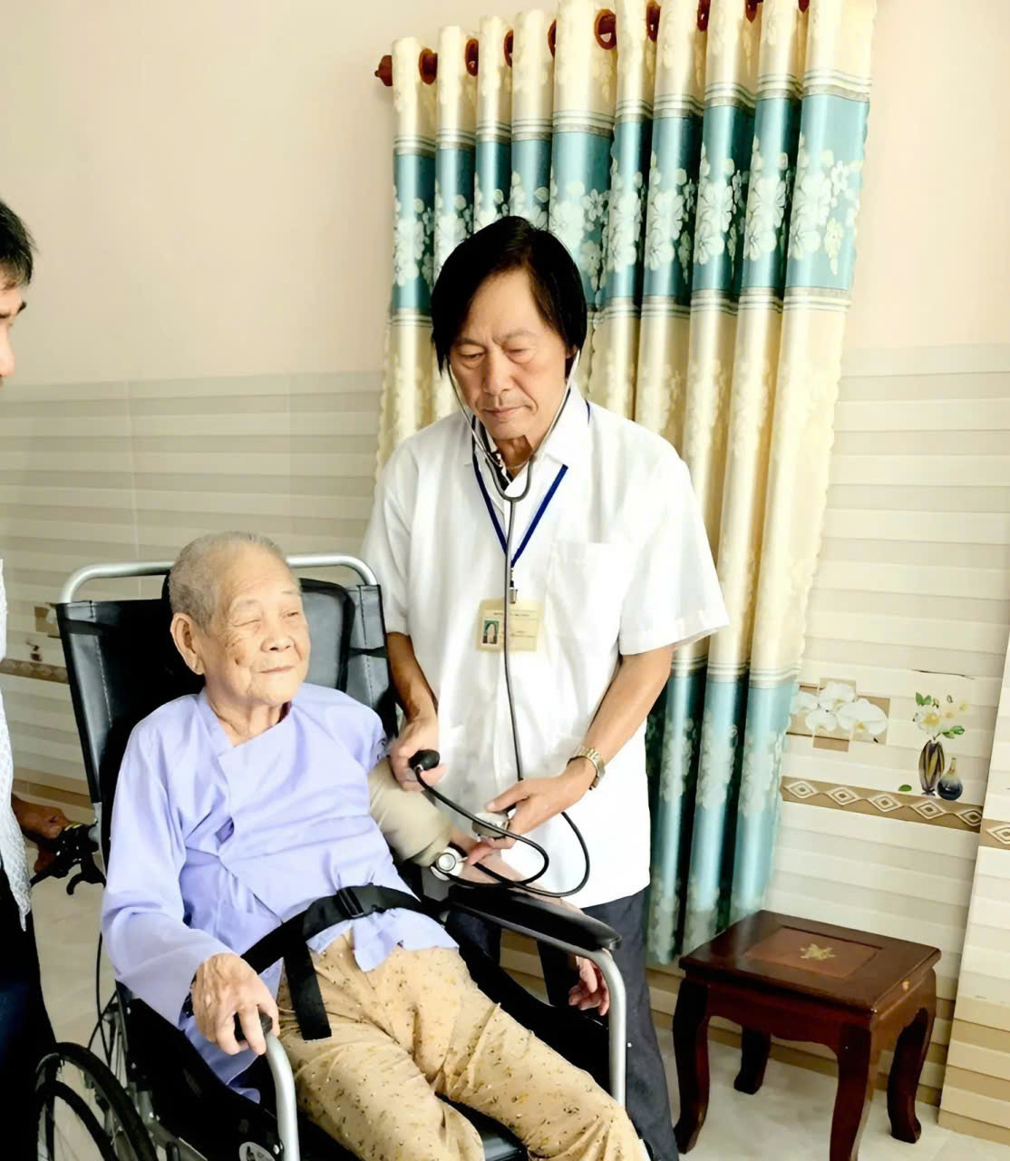 Hội Đông y Xã Tuy Phước khám bệnh cho người nghèo và gia đình chính sách