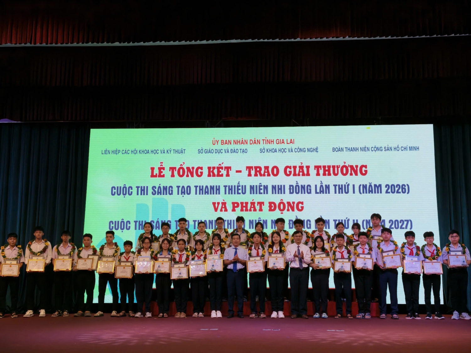 tong ket cuoc thi 8
