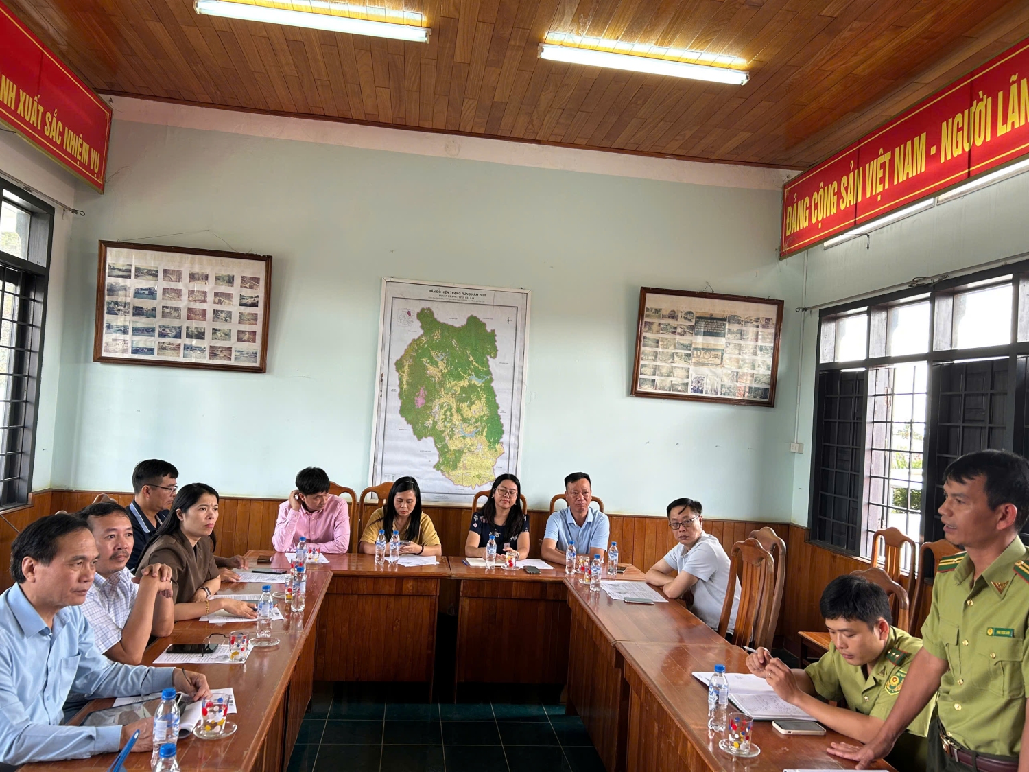 Đoàn giám sát làm việc với Hạt Kiểm lâm khu vực Kbang về công tác phối hợp bảo vệ rừng